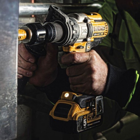 Dewalt DCD996P2 18Volt/5.0Ah Li-ion Çift Akülü Kömürsüz Darbeli Matkap ENY Petrol Ürünleri